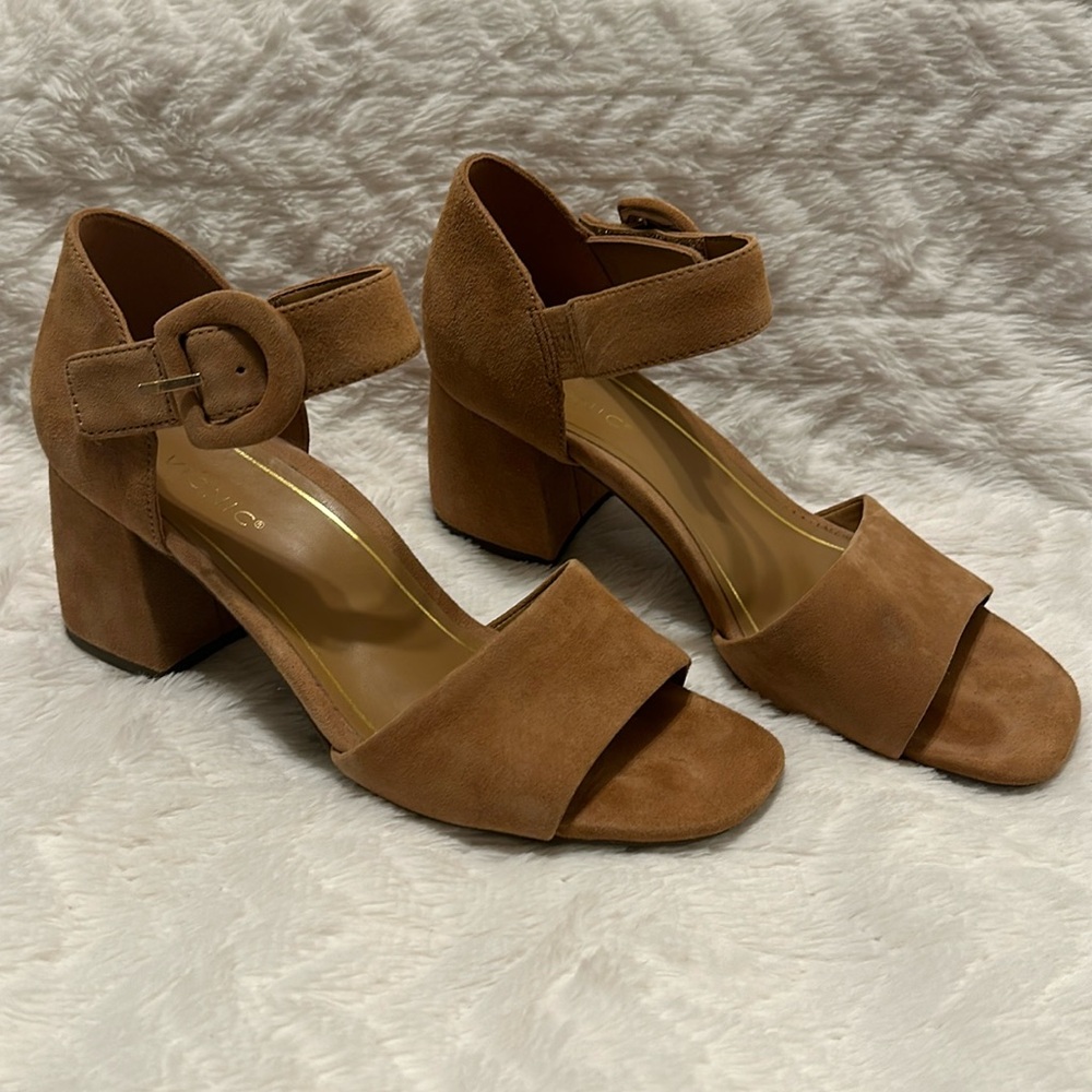 Vionic Chardonnay heels